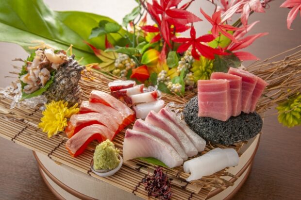 弩S級怪異"七尺くん"を家で飼うことになりましてを無料で食事処が海鮮料理調査